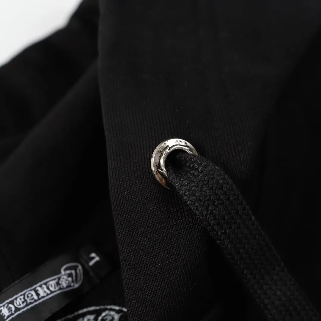 Q21—P58 -Chrome Hearts/Chrome Hearts printed zipper sweatshirt cardigan jacket -420 grams of high-density, high-quality wool, soft, delicate and skin-friendly, soft and silky to the touch, warm and skin-friendly -The hardware zipper accessories are all customized and full of details -Colour: black -Size: S M L XL